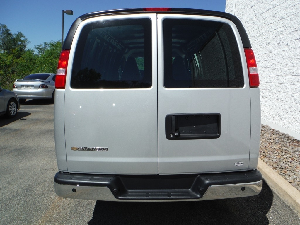2026 Chevrolet Express image 10