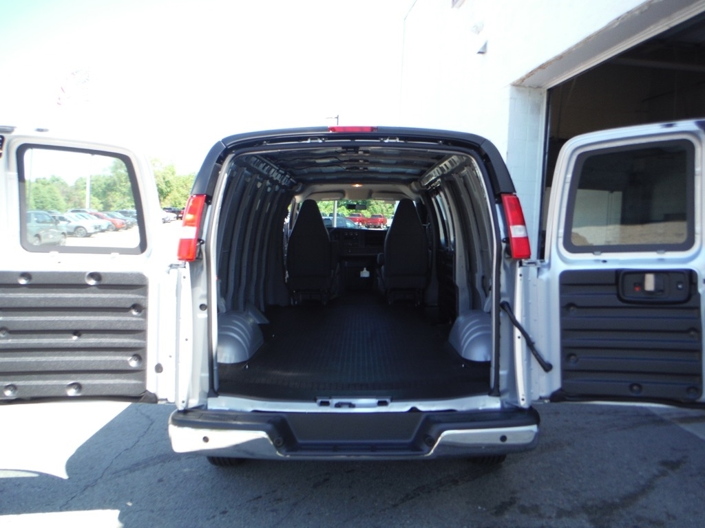 2026 Chevrolet Express image 11
