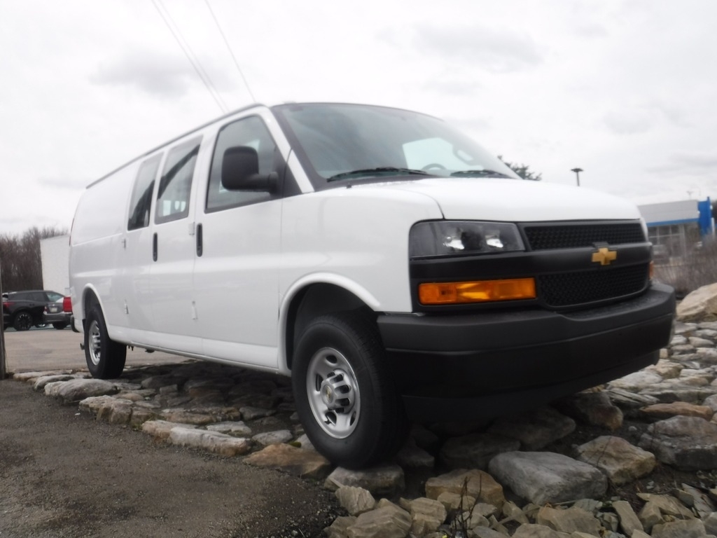 2026 Chevrolet Express image 4