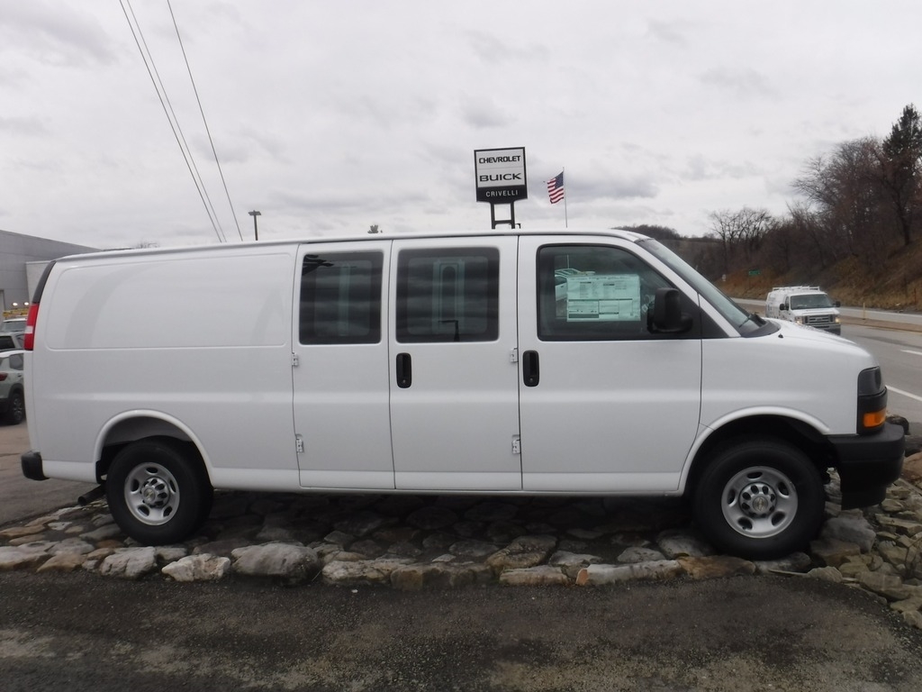 2026 Chevrolet Express image 5