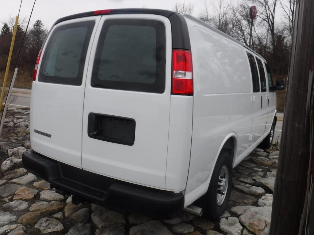 2026 Chevrolet Express image 7