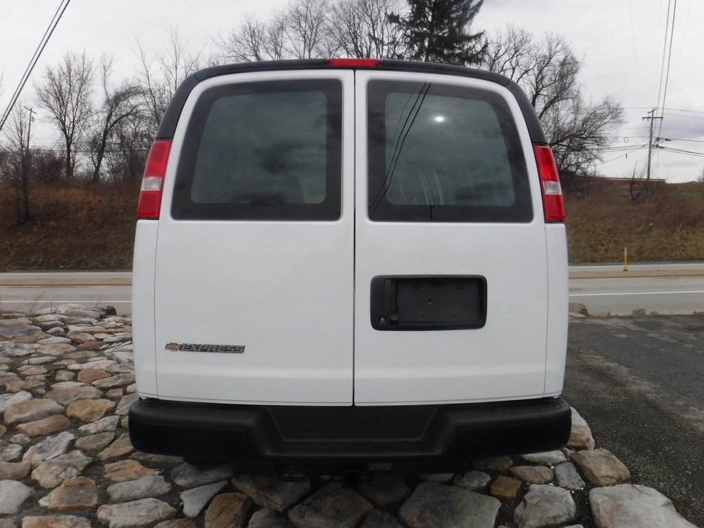 2026 Chevrolet Express image 8