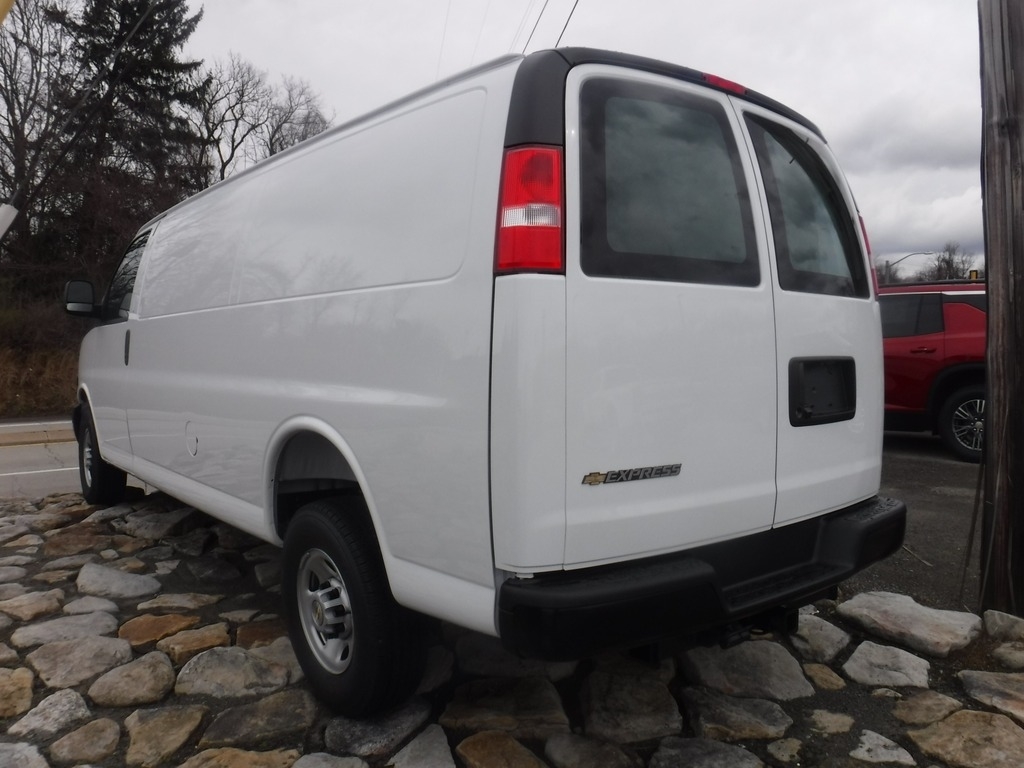 2026 Chevrolet Express image 10
