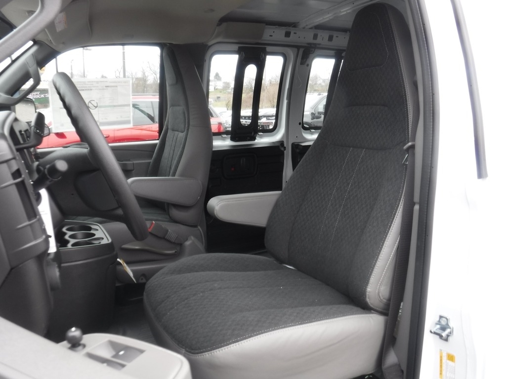 2026 Chevrolet Express image 14