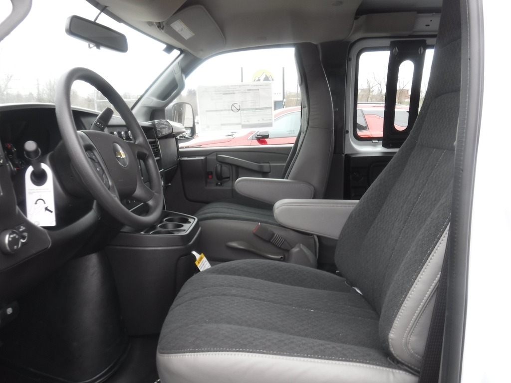 2026 Chevrolet Express image 15
