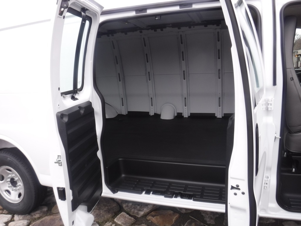 2026 Chevrolet Express image 22