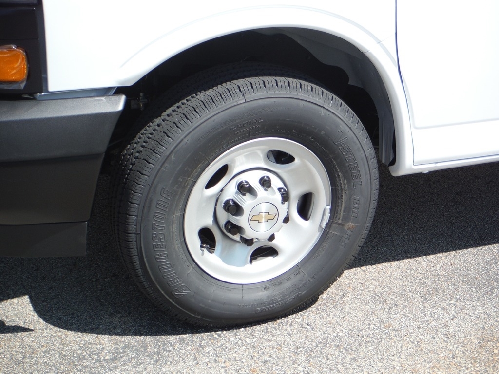 2026 Chevrolet Express image 3