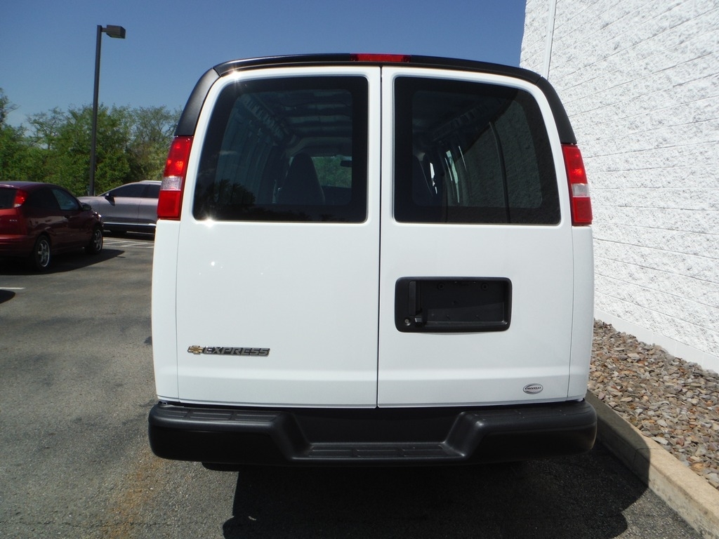 2026 Chevrolet Express image 6