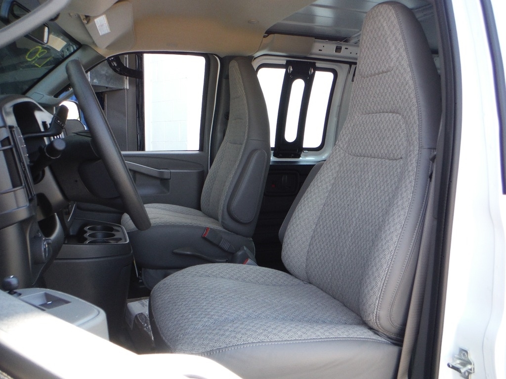 2026 Chevrolet Express image 10