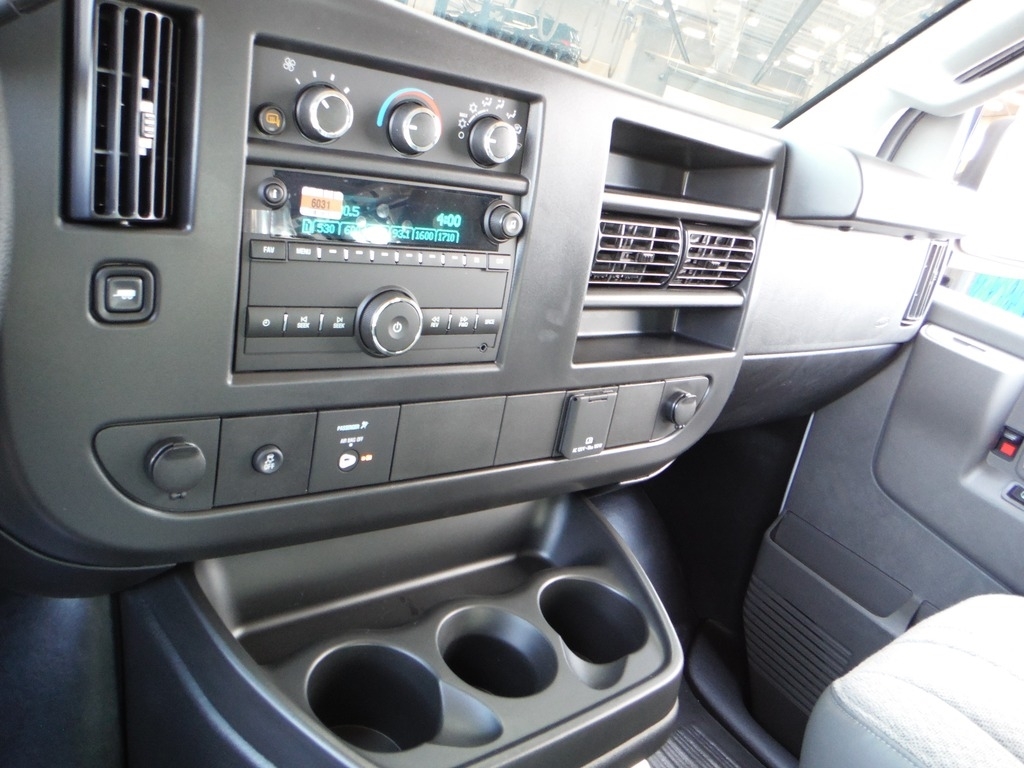 2026 Chevrolet Express image 11