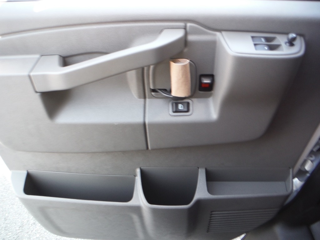 2026 Chevrolet Express image 18
