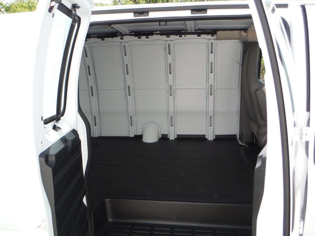 2026 Chevrolet Express image 19