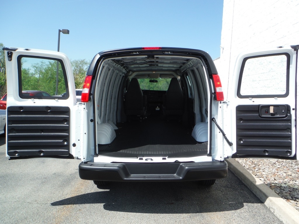 2026 Chevrolet Express image 20