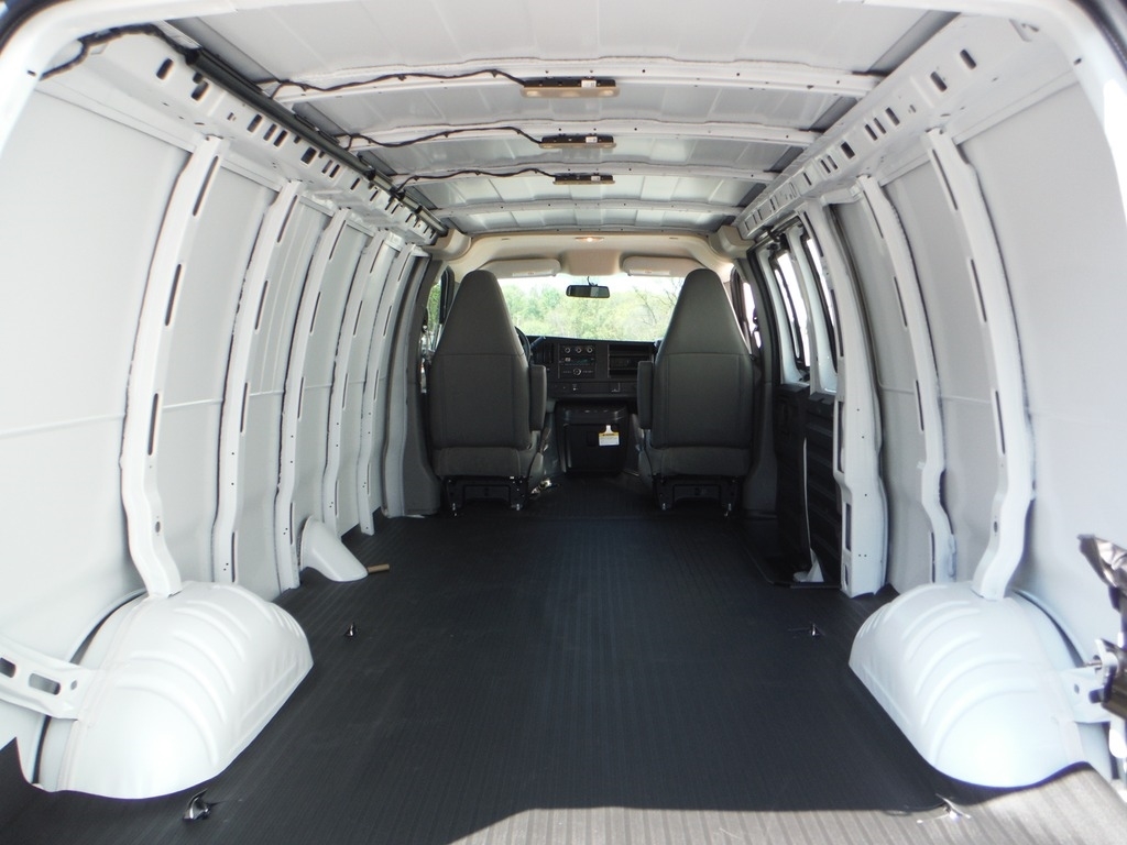 2026 Chevrolet Express image 21