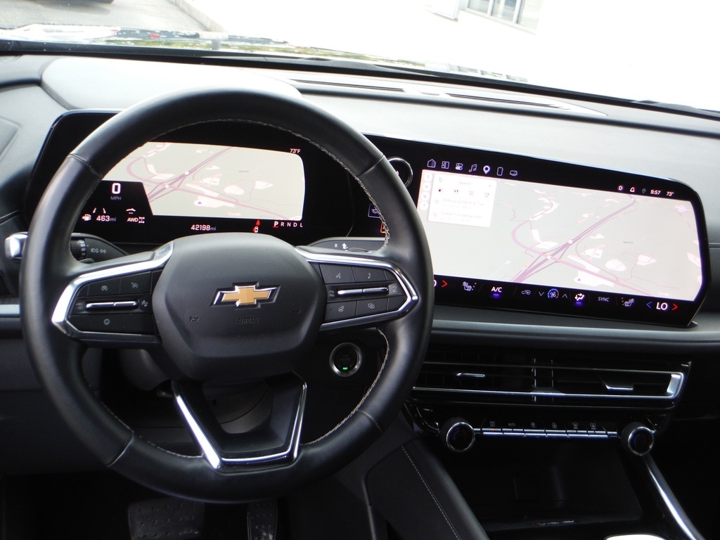 2025 Chevrolet Traverse image 3