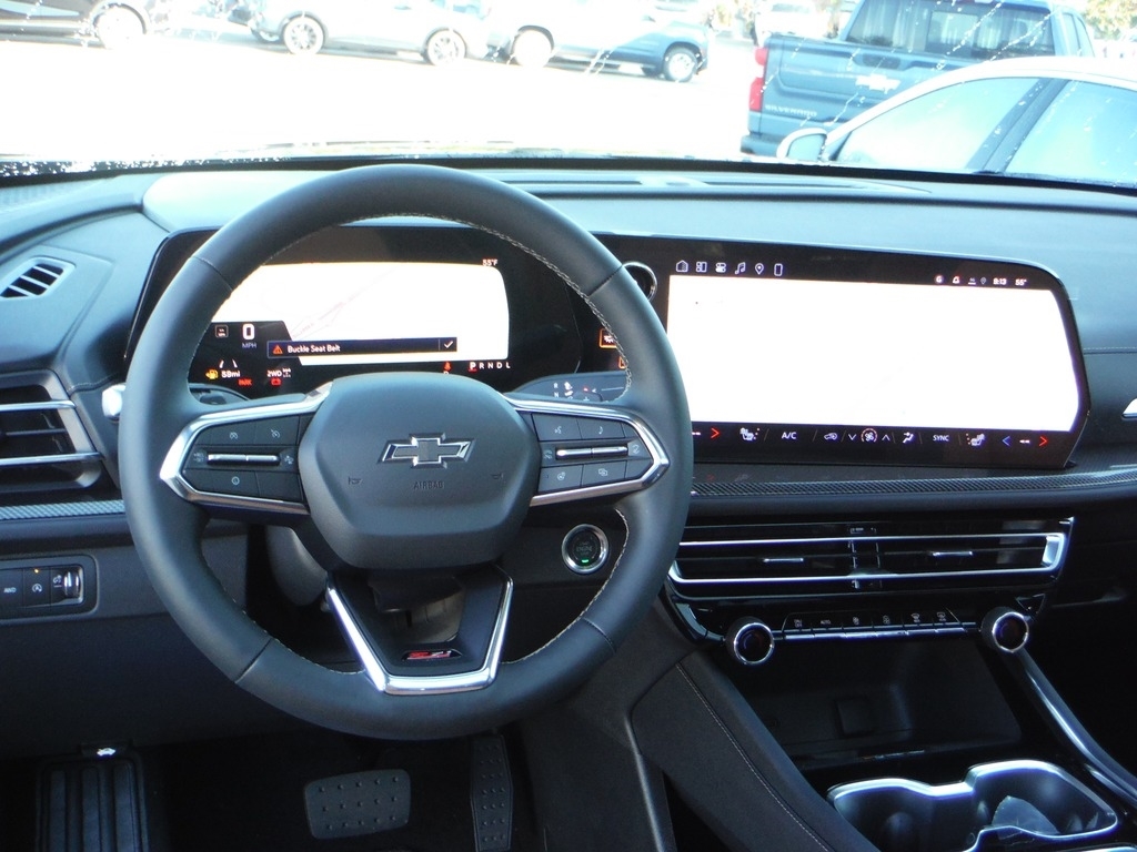2027 Chevrolet Traverse image 4