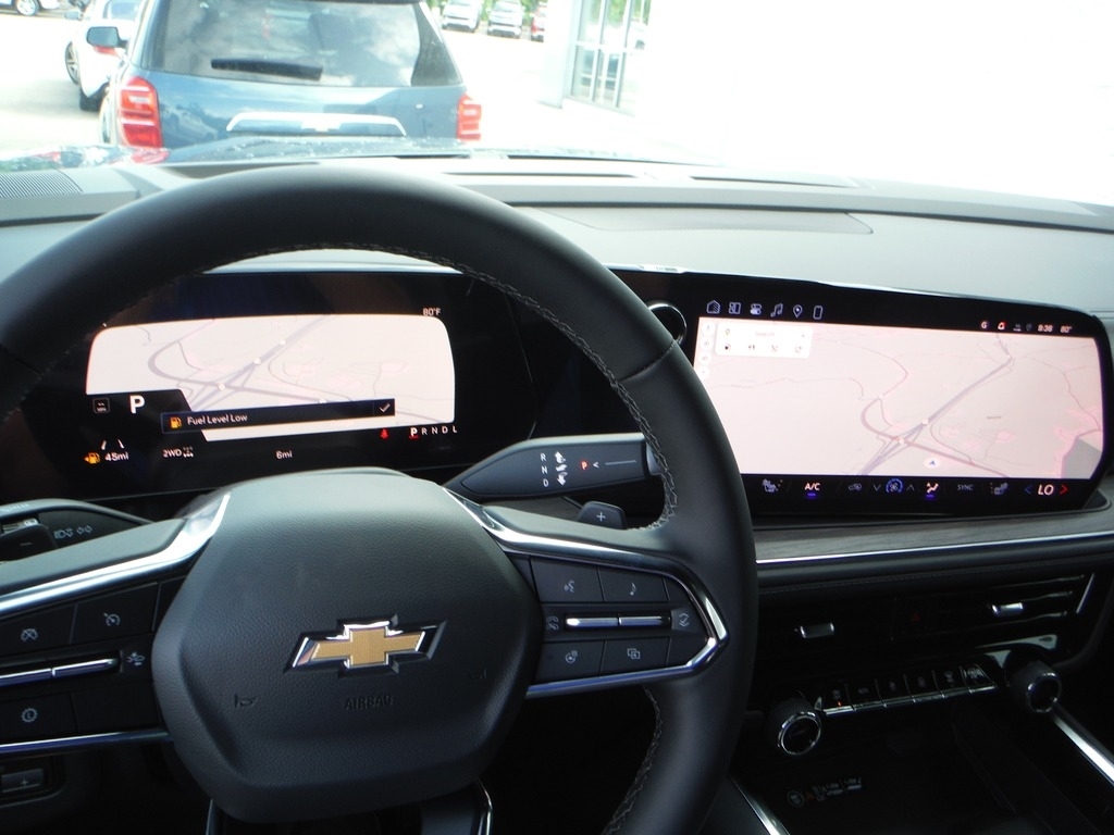 2026 Chevrolet Suburban image 3