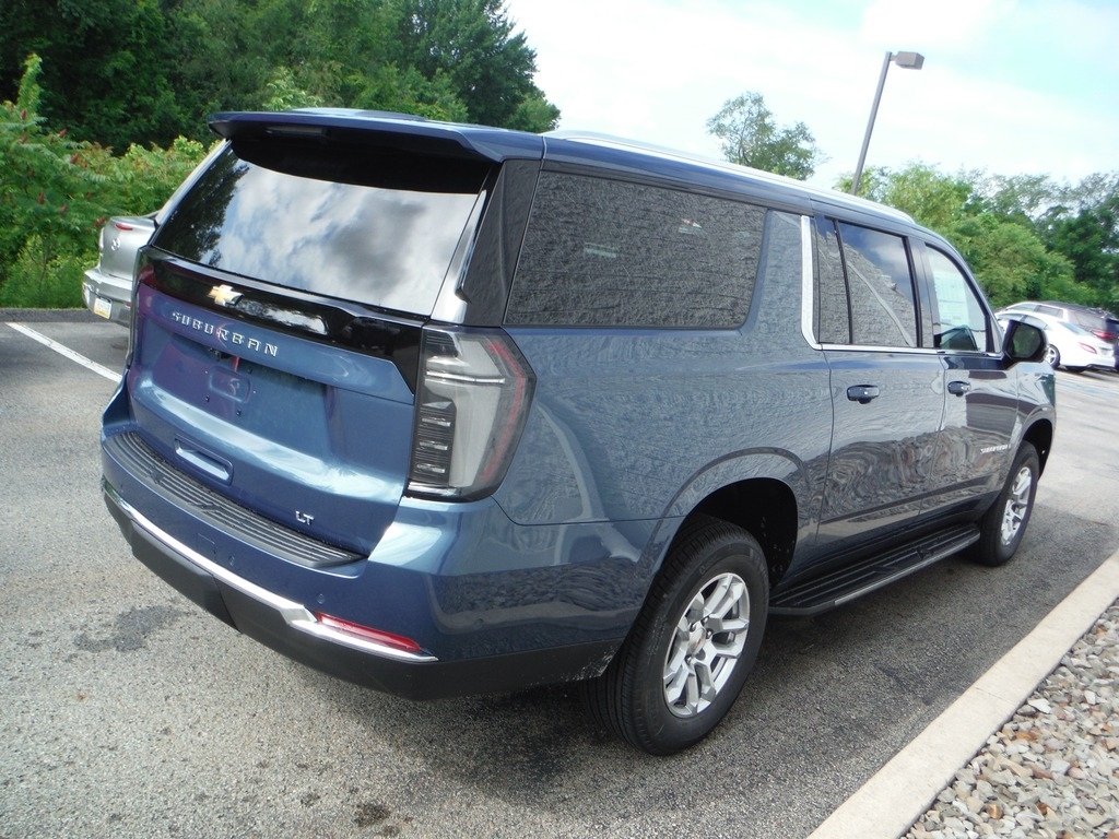2026 Chevrolet Suburban image 8