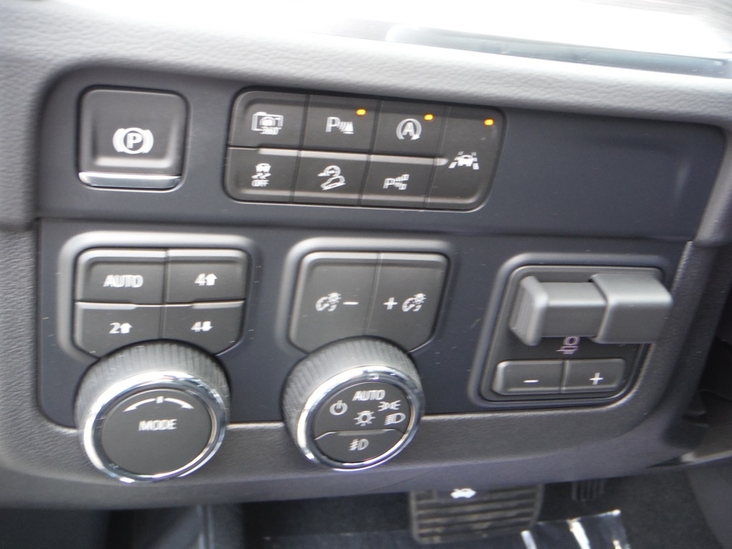 2026 Chevrolet Suburban image 13