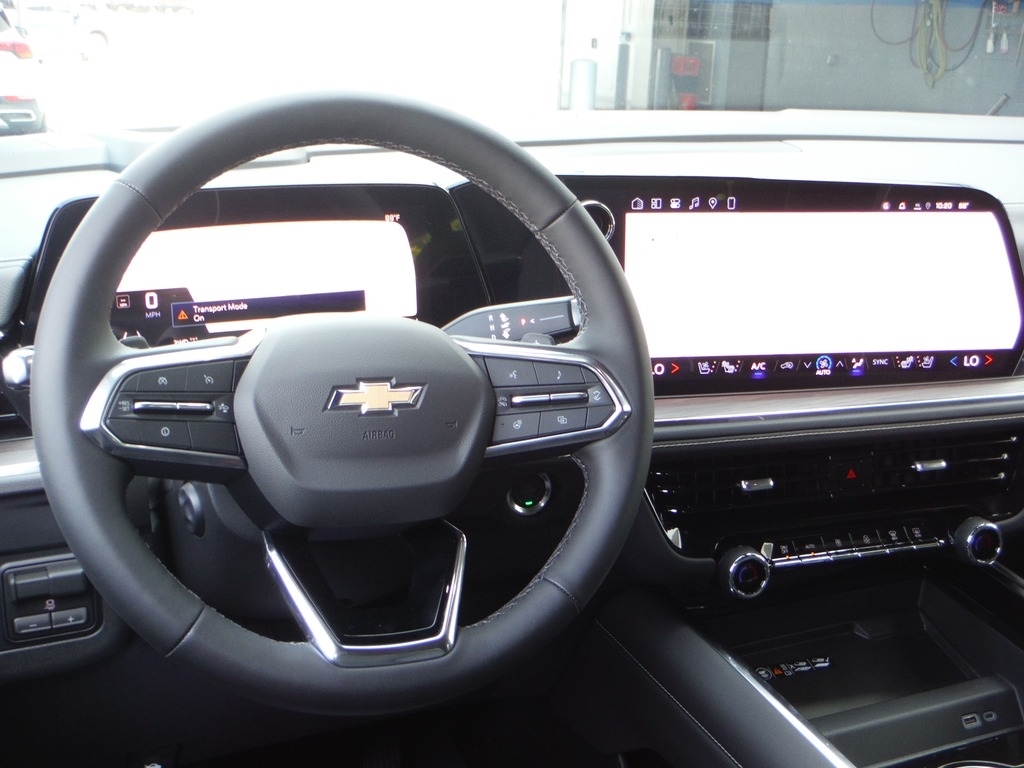 2026 Chevrolet Suburban image 3