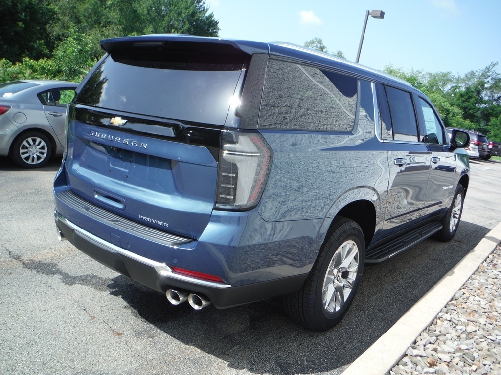 2026 Chevrolet Suburban image 9