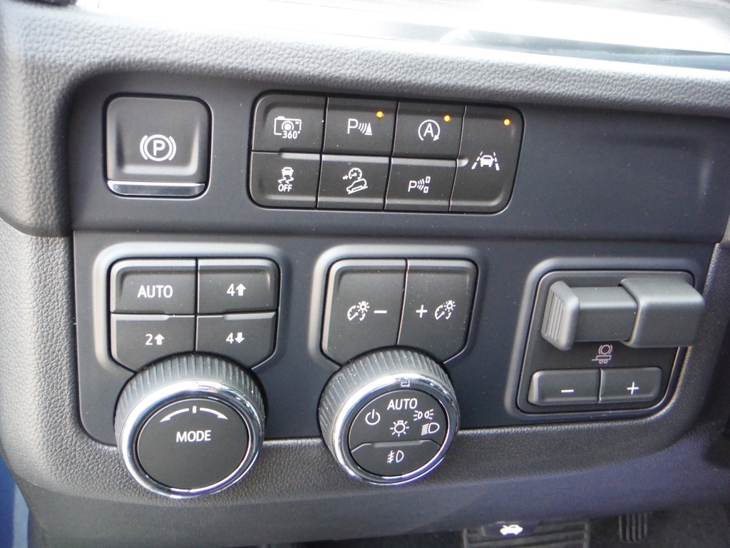 2026 Chevrolet Suburban image 17