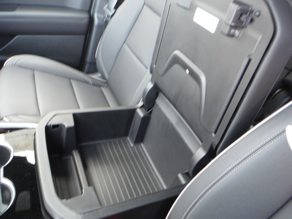 2026 Chevrolet Suburban image 24