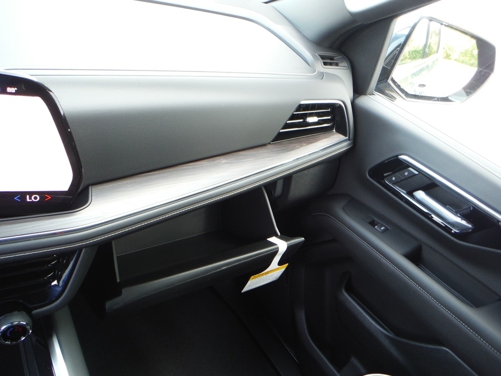 2026 Chevrolet Suburban image 33