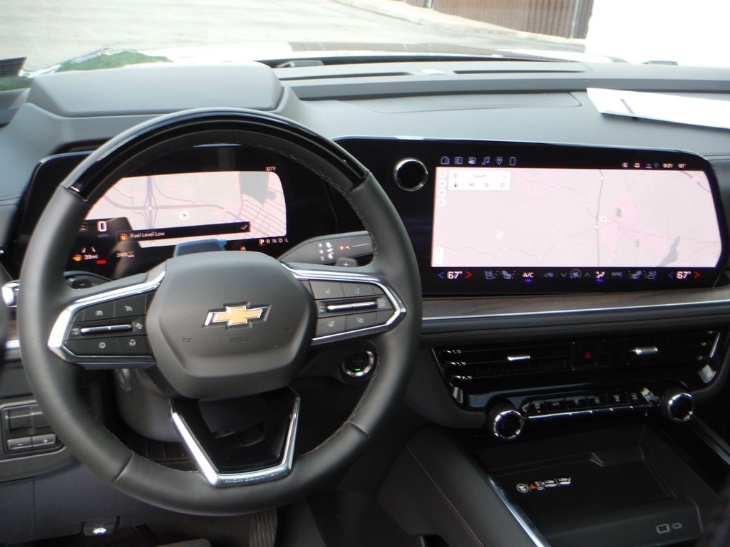 2026 Chevrolet Suburban image 3