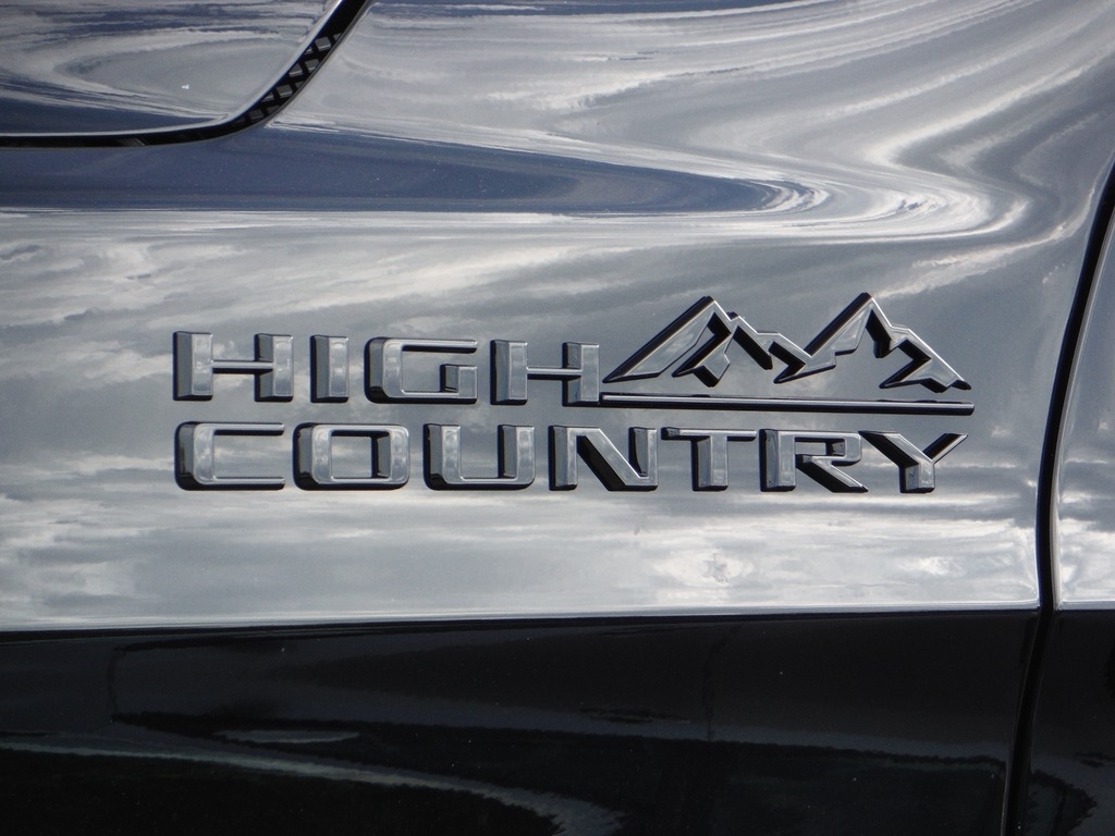 2026 Chevrolet Suburban image 6