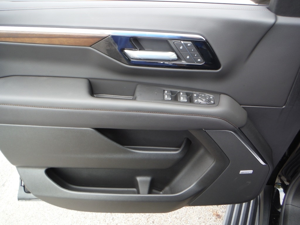 2026 Chevrolet Suburban image 16