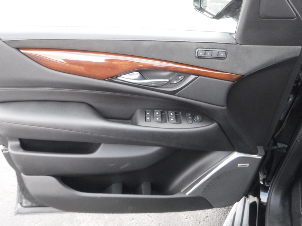 2019 Cadillac Escalade image 16