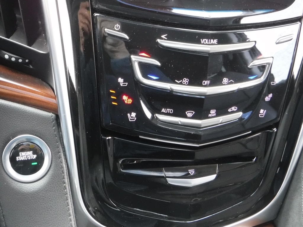 2019 Cadillac Escalade image 29