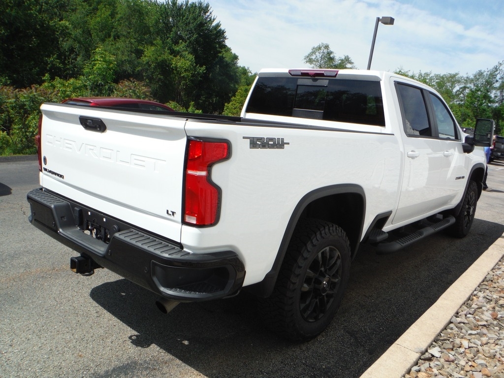 2025 Chevrolet Silverado 2500HD image 9