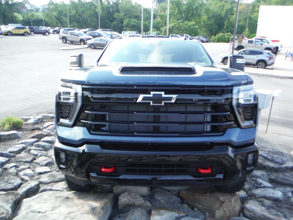 2026 Chevrolet Silverado 2500HD image 3