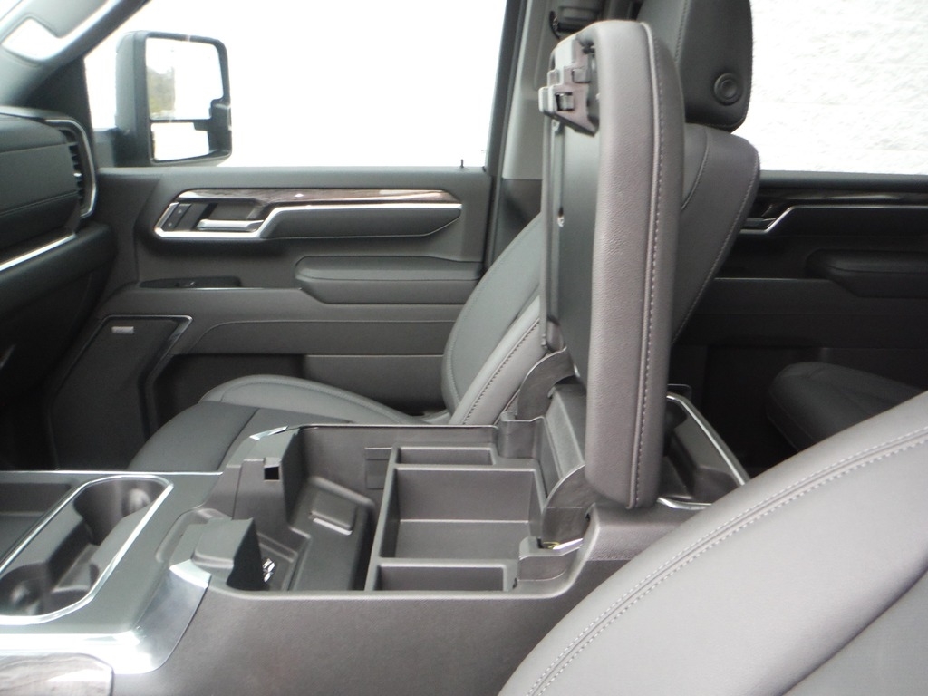 2026 Chevrolet Silverado 2500HD image 34