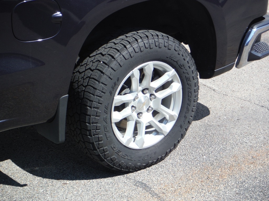 2023 Chevrolet Silverado 1500 image 3