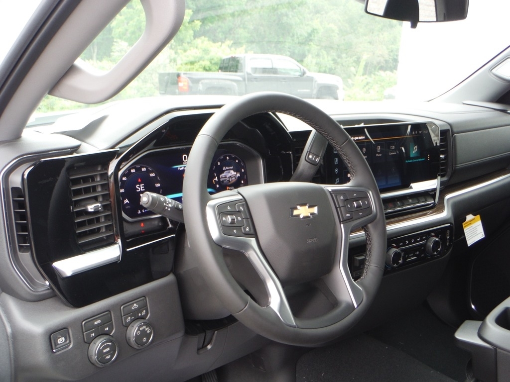 2026 Chevrolet Silverado 1500 image 18