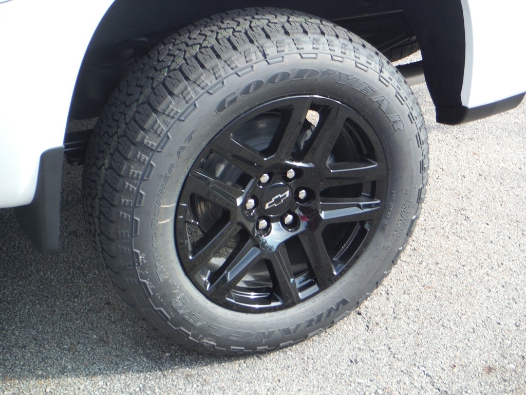 2026 Chevrolet Silverado 1500 image 4