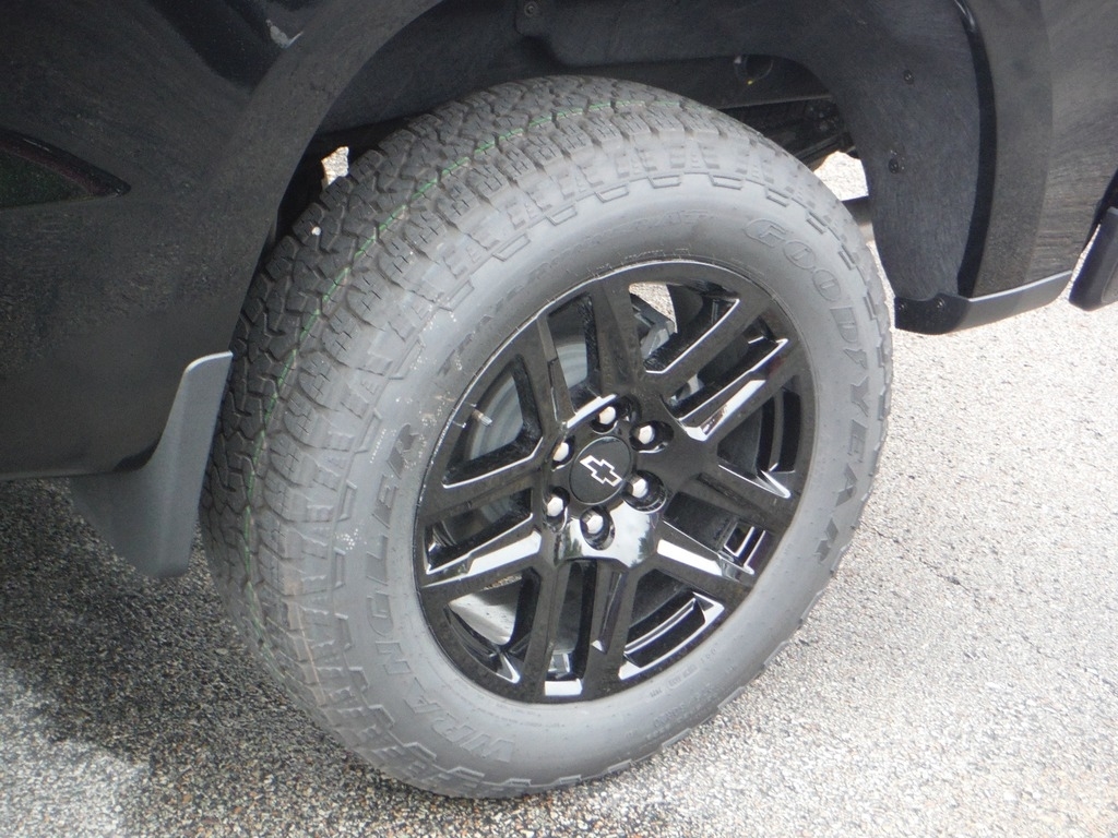 2026 Chevrolet Silverado 1500 image 3