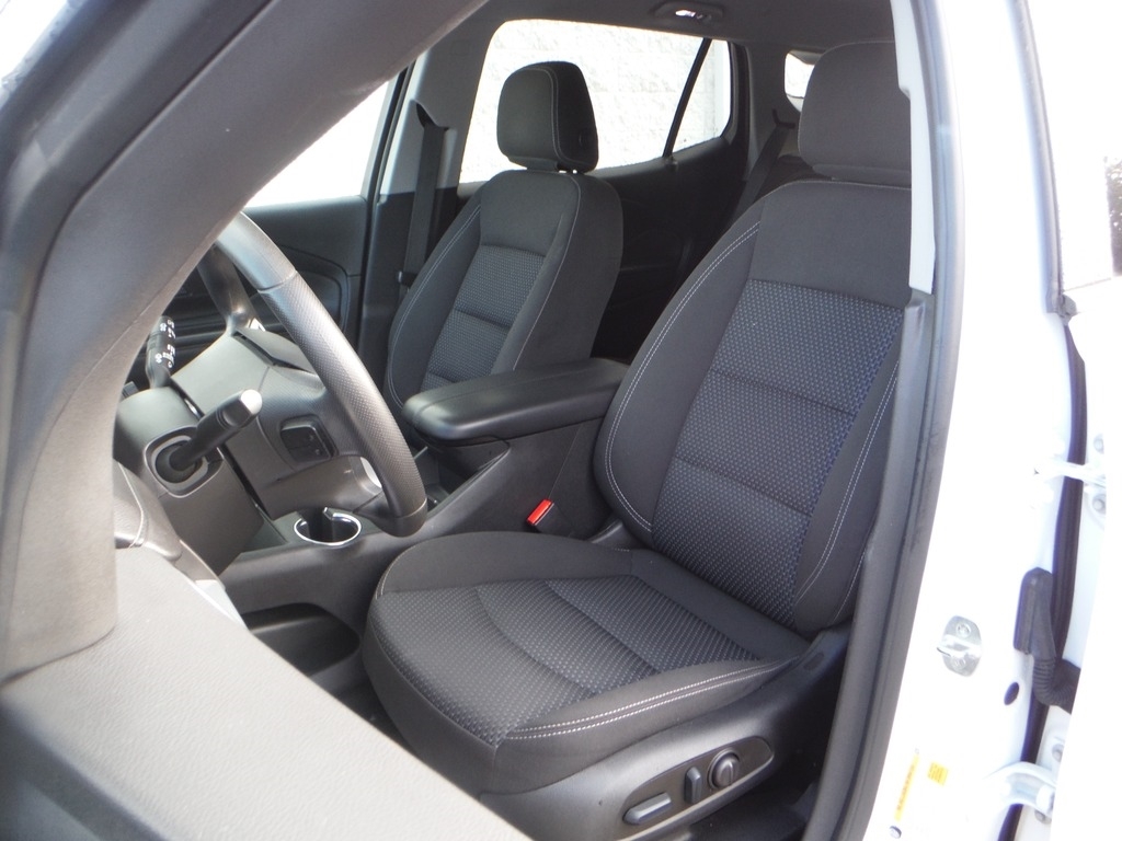 2023 GMC Terrain image 15