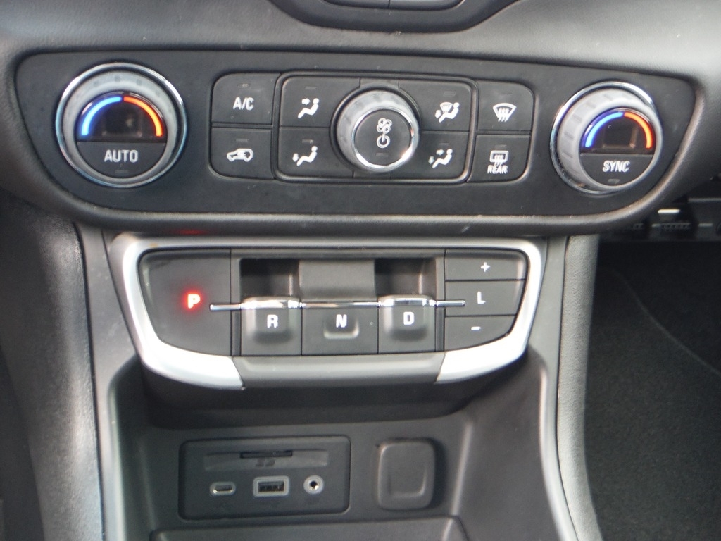 2023 GMC Terrain image 23