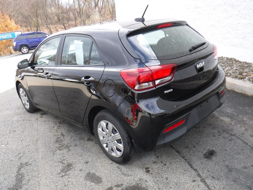 2022 Kia Rio 5-Door image 9