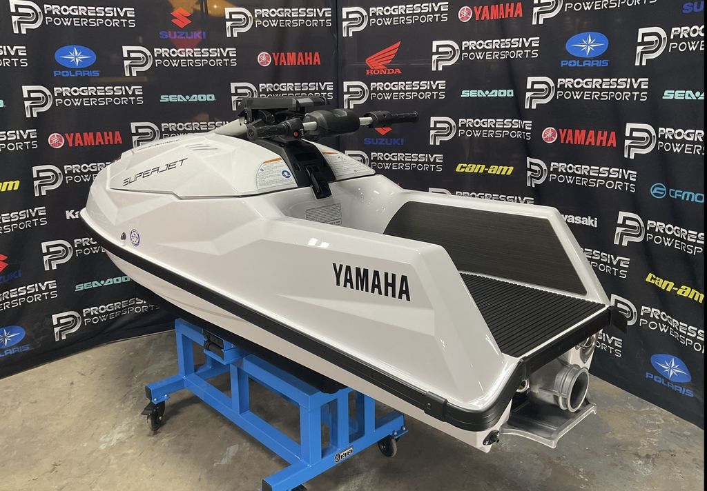 2025 Yamaha SuperJet  4