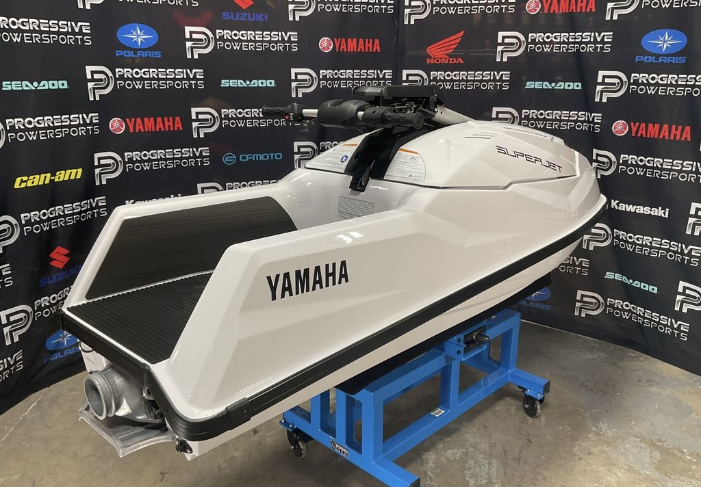 2025 Yamaha SuperJet  6