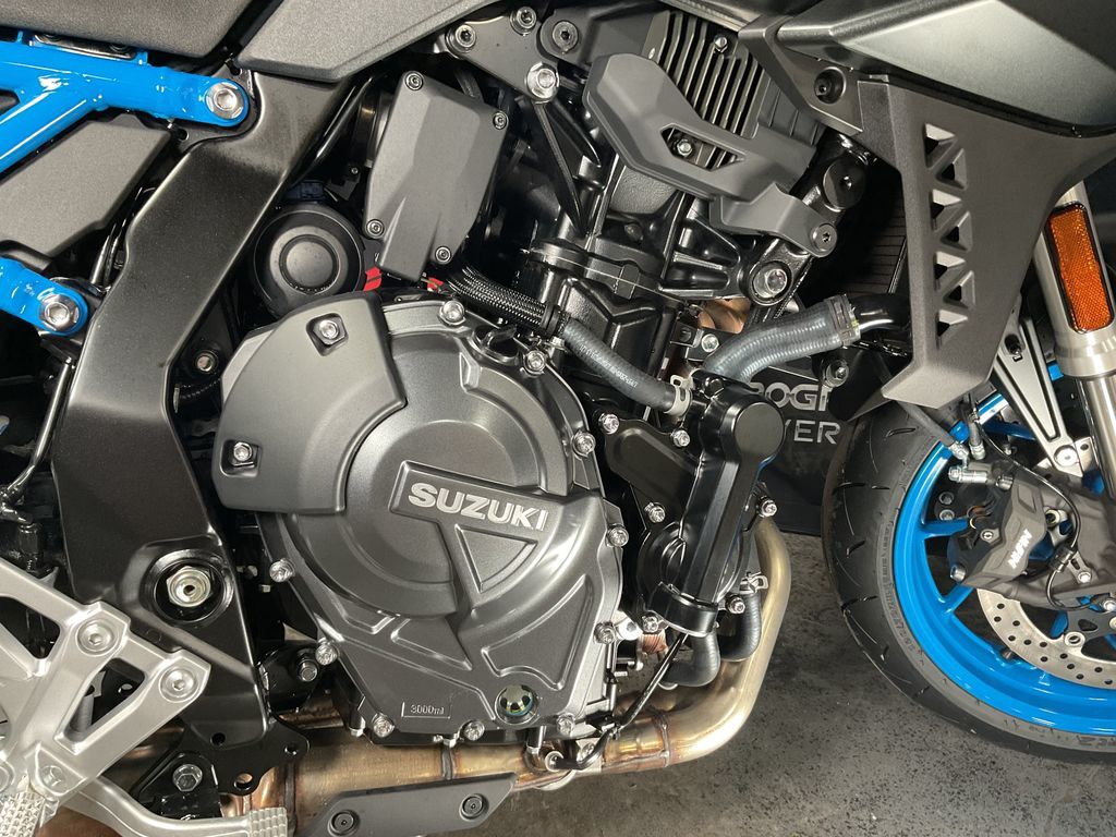 2024 Suzuki GSX 8S 9