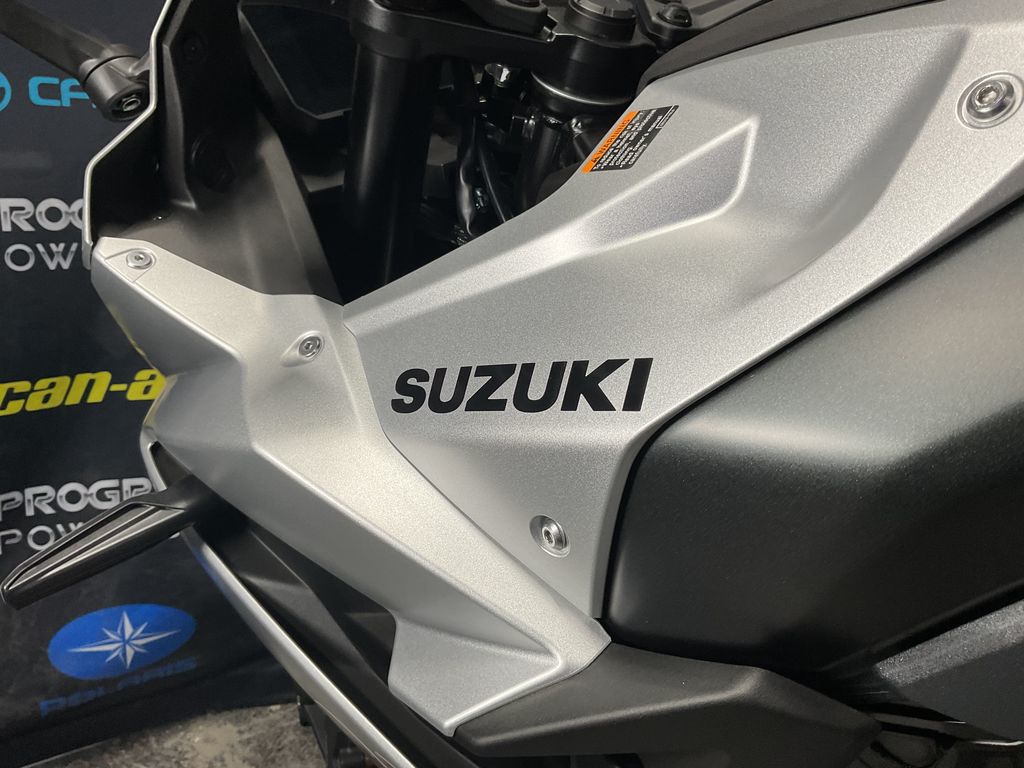2024 Suzuki GSX-8R  5