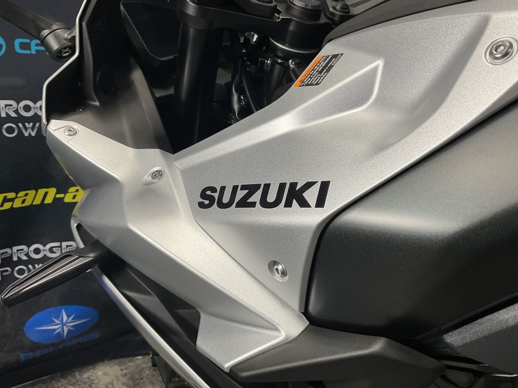 2024 Suzuki GSX 8R 11