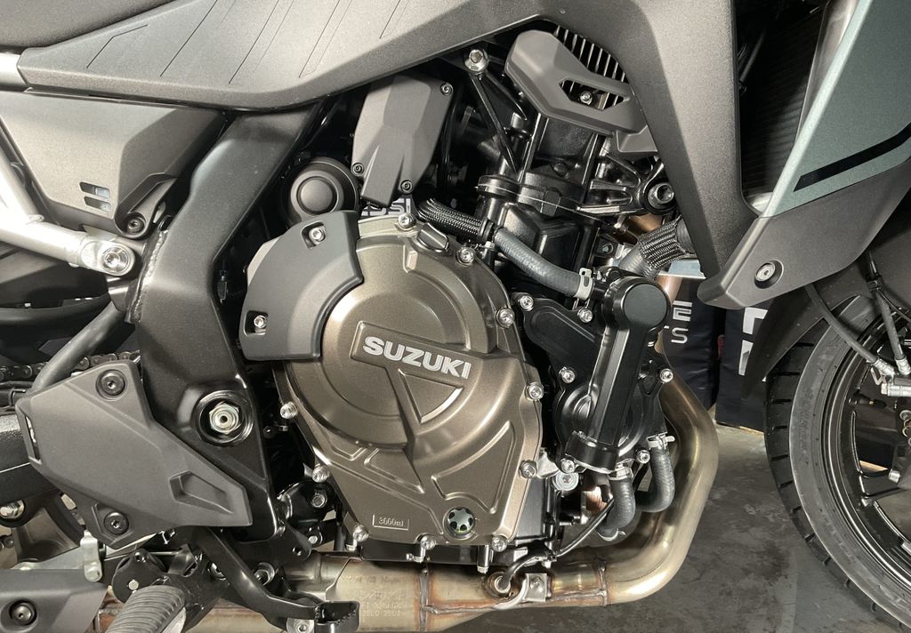 2024 Suzuki V-Strom 800  4