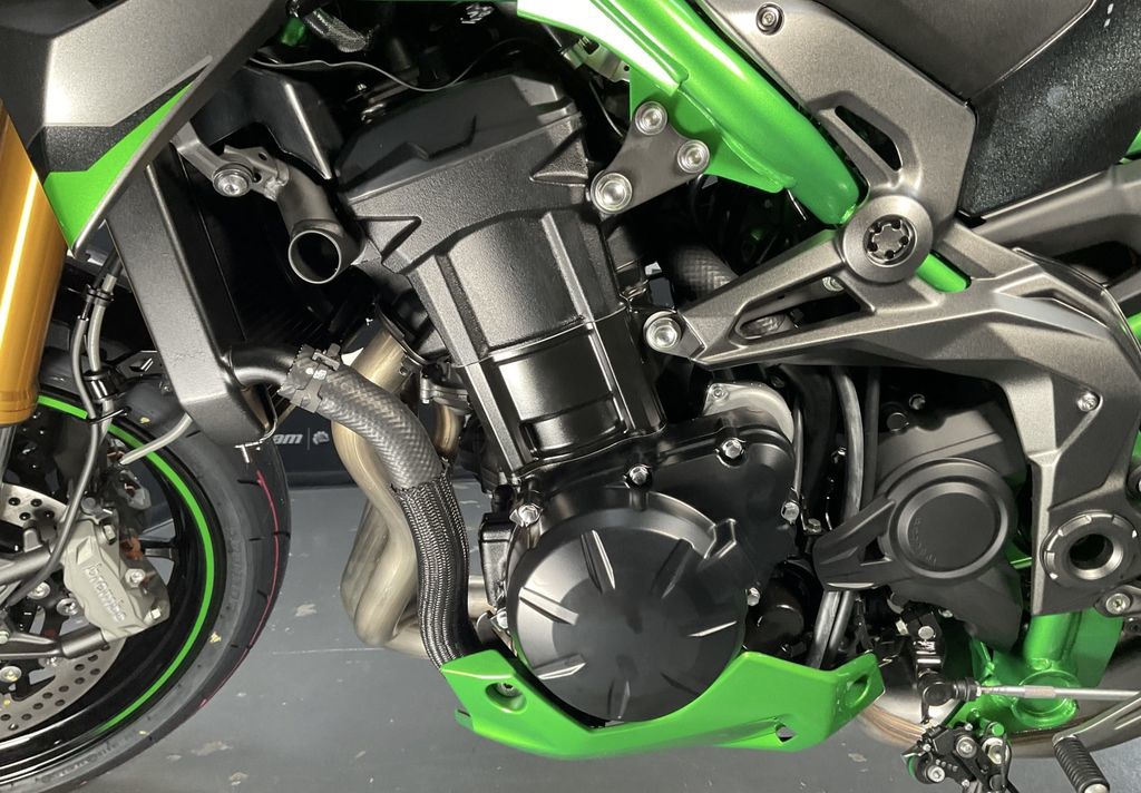 2024 Kawasaki Z900 SE ABS  11